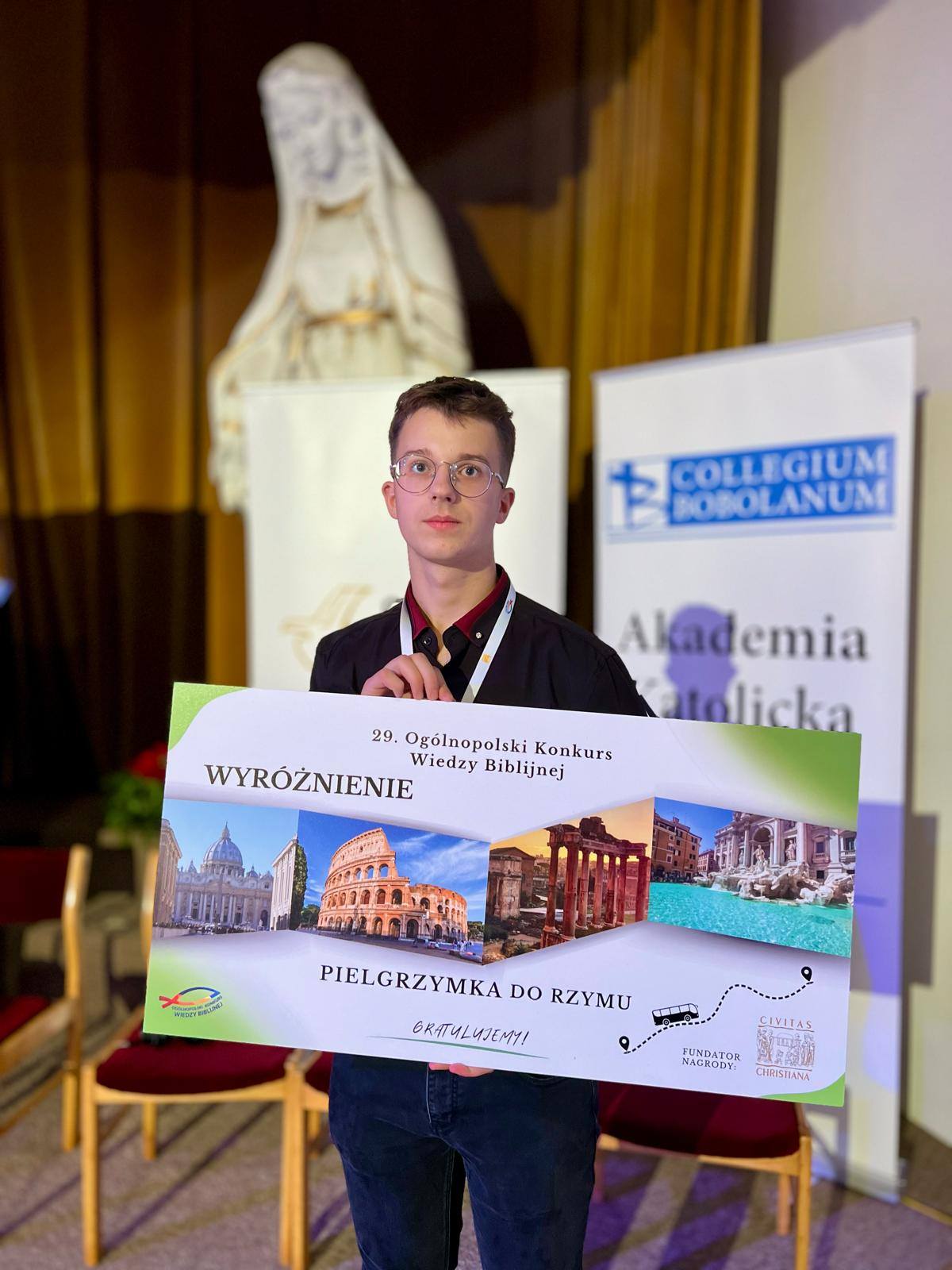 Zdjęcie tytułowe konkurs-biblijny-2025-690ecc5f2-1530-475f-95a6-e53dcb98c9a6.jpg w newsie Uczeń II LO laureatem w Ogólnopolskim Konkursie Biblijnym